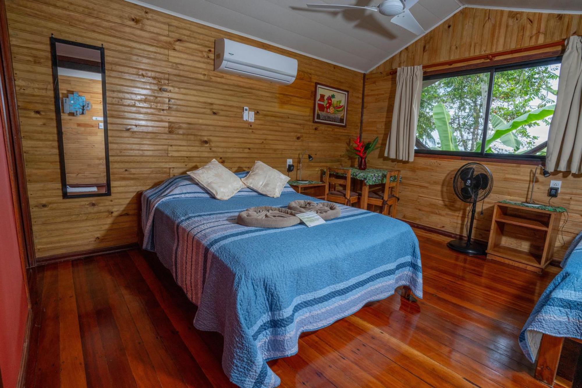 Pirate Cove Hotel Drakes Bay Екстериор снимка