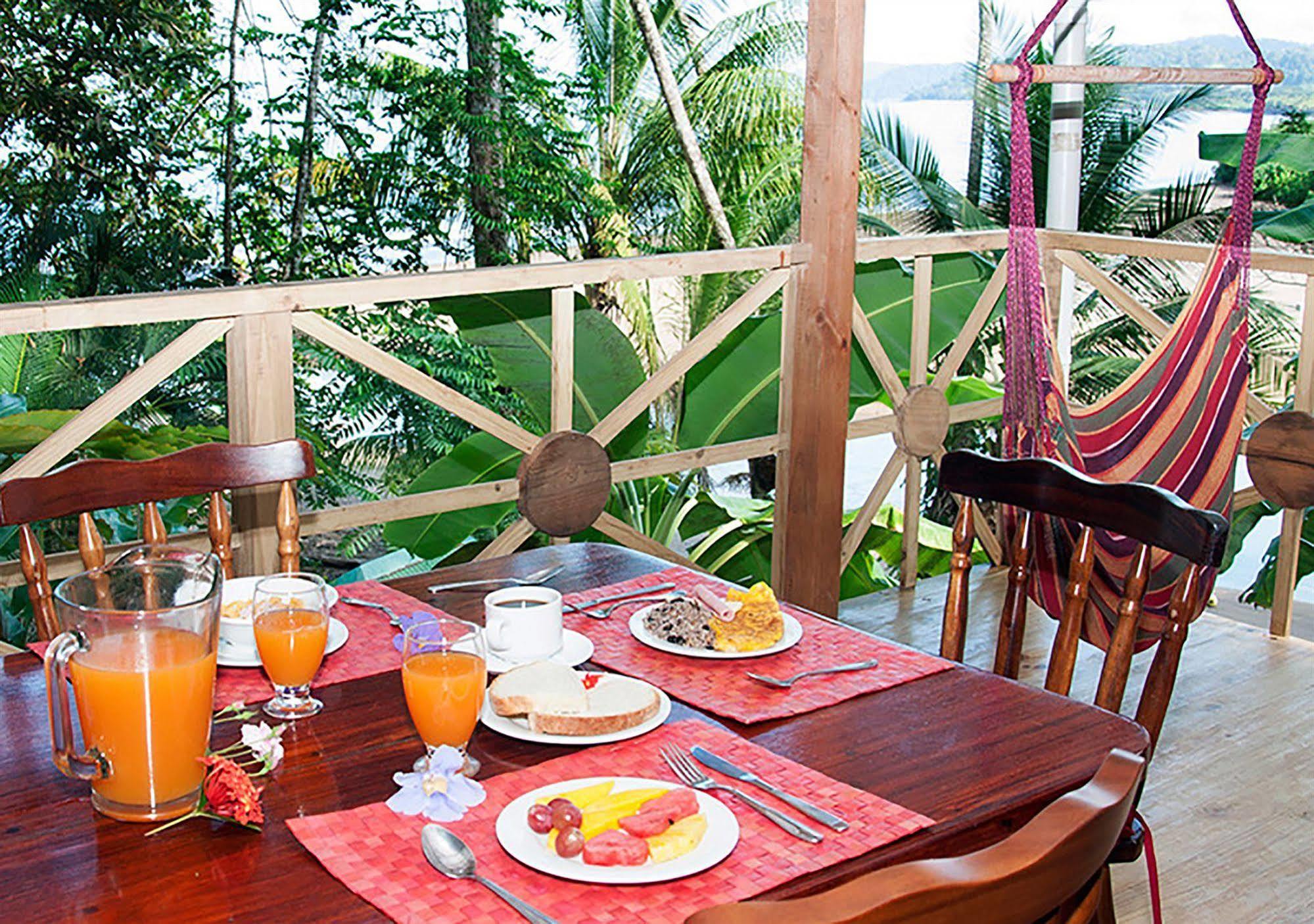Pirate Cove Hotel Drakes Bay Екстериор снимка