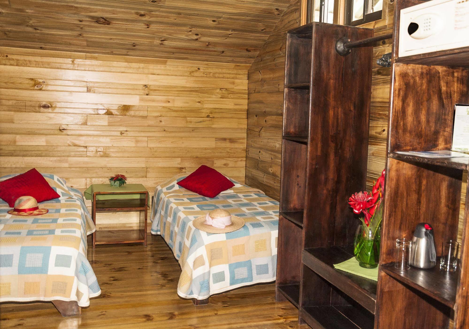 Pirate Cove Hotel Drakes Bay Екстериор снимка